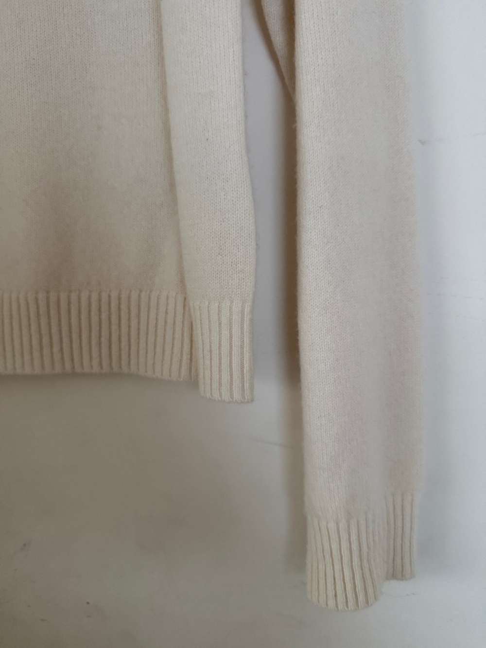 Minnie rose crewneck raglan sleeve cream cashmere sweater - Picture 4 of 5